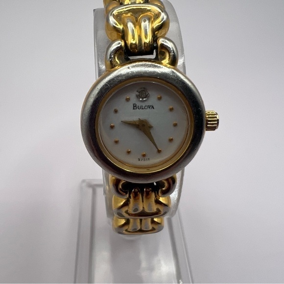 VTG Bulova Women’s Quartz Watch Gold Tone Bracelet Diamond Accent - Picture 7 of 16